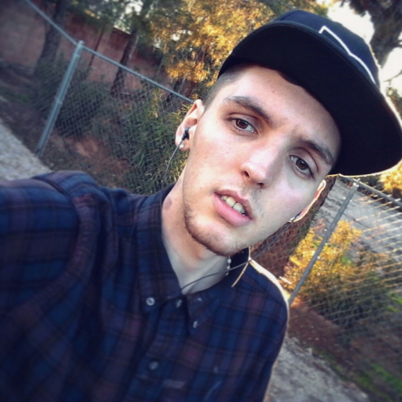 Meet your Posher, Joshua - Picture 2 of 4